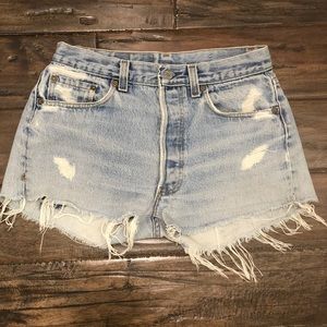Levi’s distressed cut off shorts